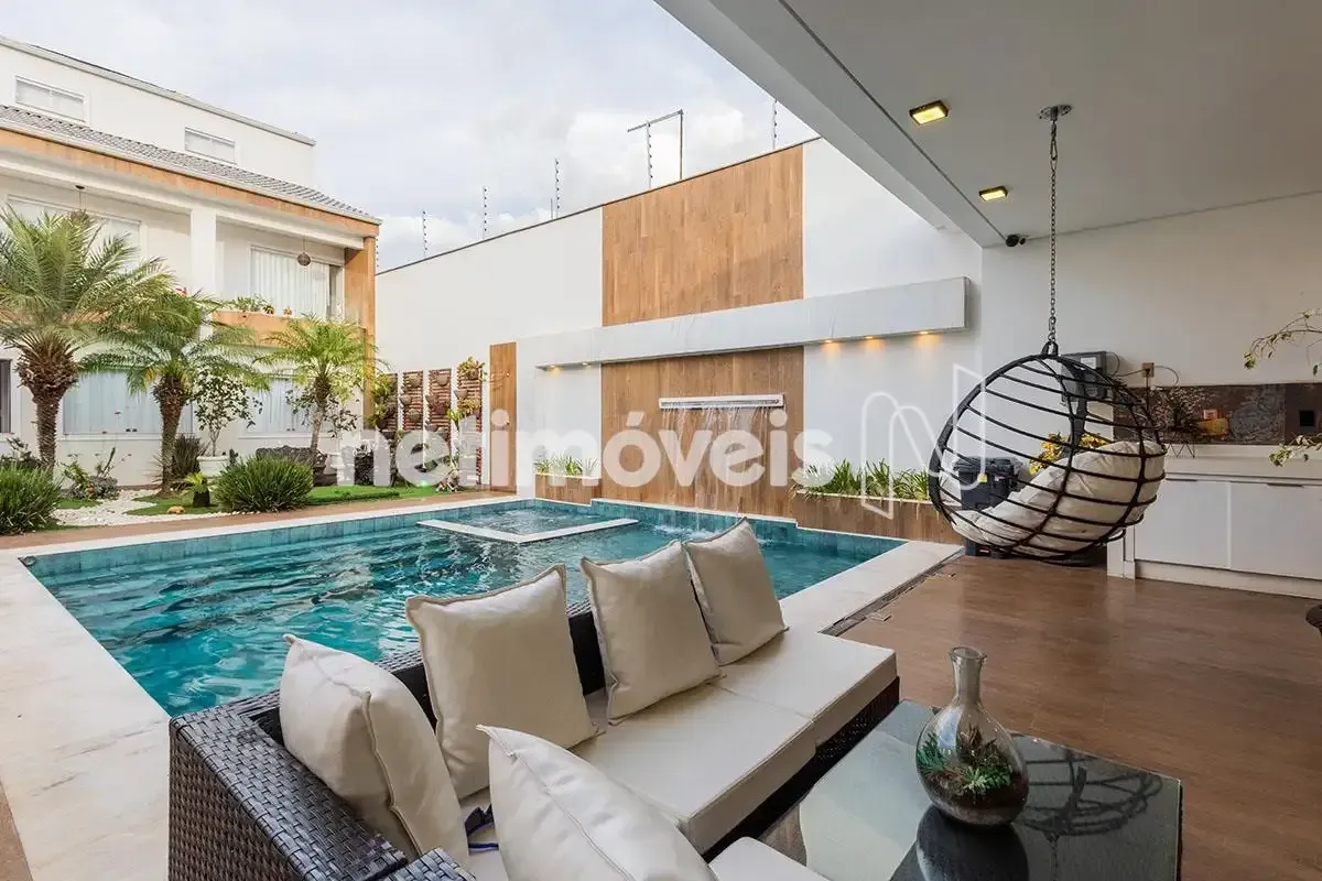 Casa de alto padrão - QNA 11 Taguatinga Localização:Localizada em uma região val...
