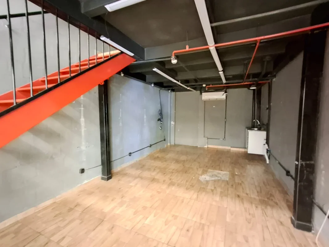 TOP IMOBILIÁRIA DISPONIBILIZA PARA LOCAÇÃO:LOJA INTERNA DE 35,89m² + MEZANINO DE...