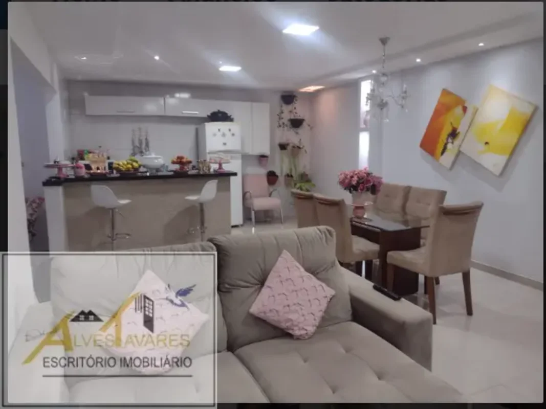 Casa com garagem para 1 carro e 1 moto, 2 quartos, uma sala, sala de estar, cozi...