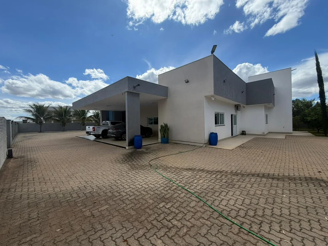 PARK WAY Casa quadra 08 Lote: 2.500m2 Área construída: 550m2Casa composta por 3 ...