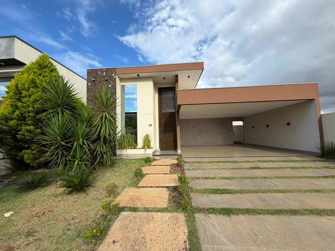 Casa ponte alta norte Condomínio fechado Rua jacarandá Casa composta por3 suítes...