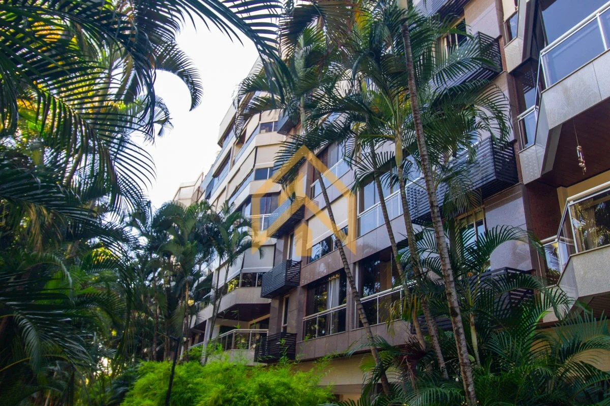 Asa Norte - Lindo Apartamento - Varanda e VazadoÁrea: 192,051º andarVazadoCompos...