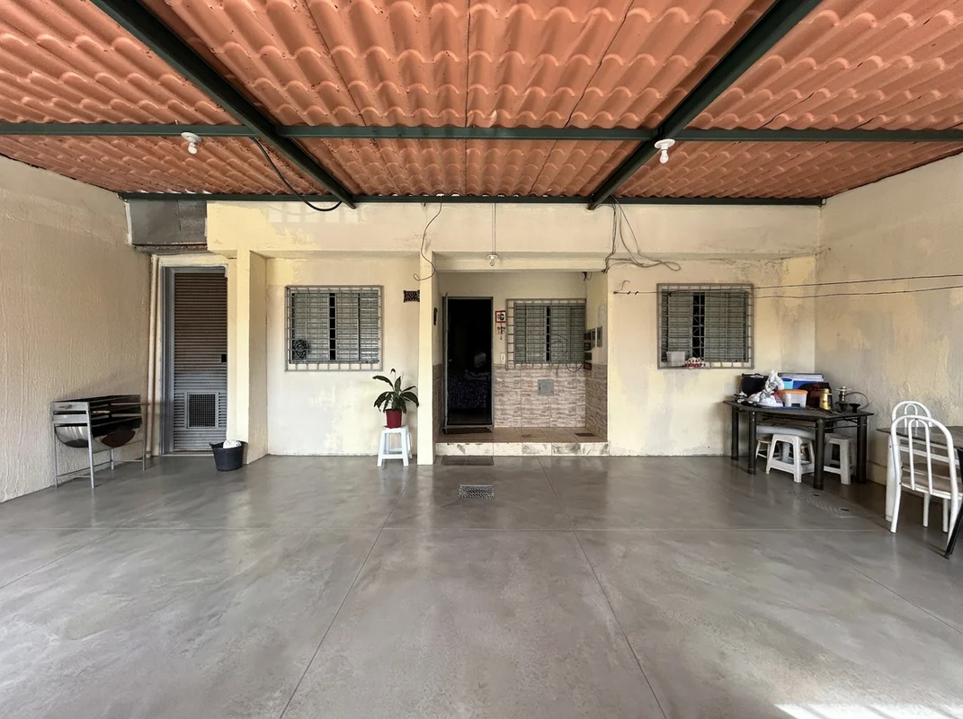 Casa com 3 quartos + casa de fundos com 2 quartos na QNO 19 Conjunto 47 do tradi...