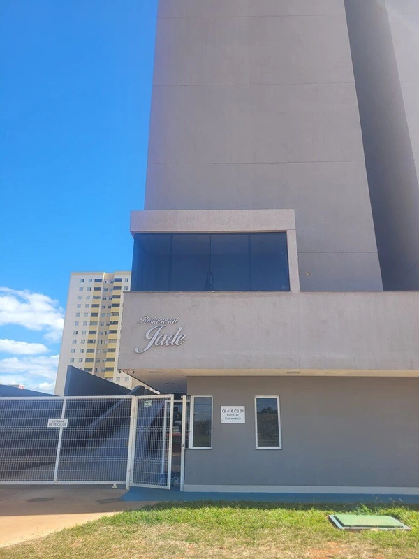 Descubra este confortável apartamento de 2 quartos, sendo 1 suíte, no coração de...