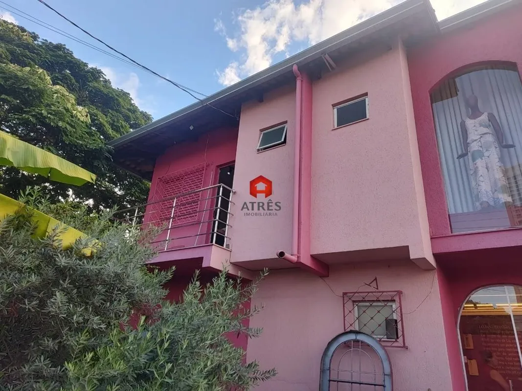Imóvel com aproximadamente 160,71m² de área construída e 288,24m² de área total ...