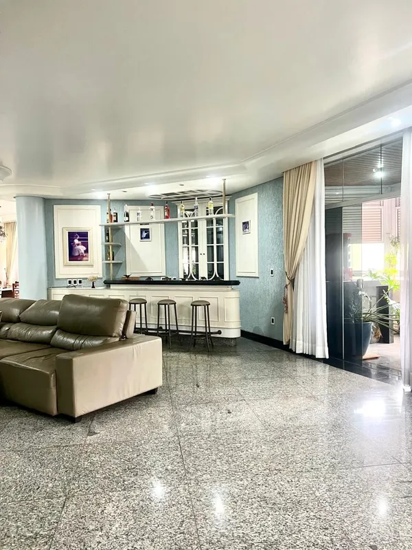 BRU/LAU 026Uma verdadeira joia imobiliária para quem busca amplitude, elegância ...