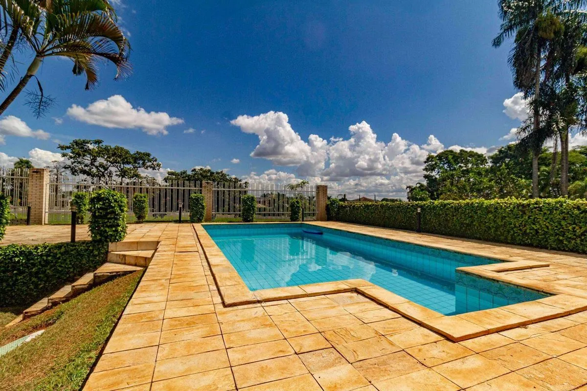 Descubra o seu novo lar em uma das áreas mais nobres de Brasília!Esta ampla resi...
