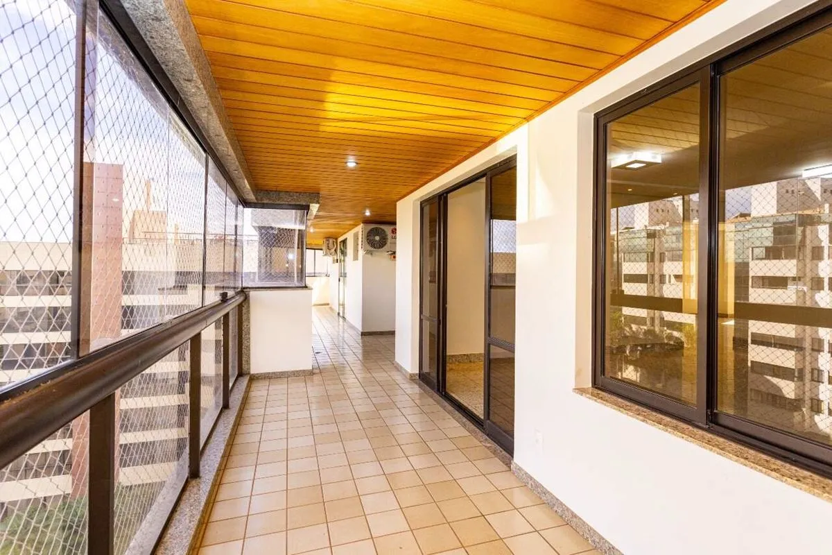 Este excelente apartamento foi pensado para quem valoriza amplitude, conforto e ...