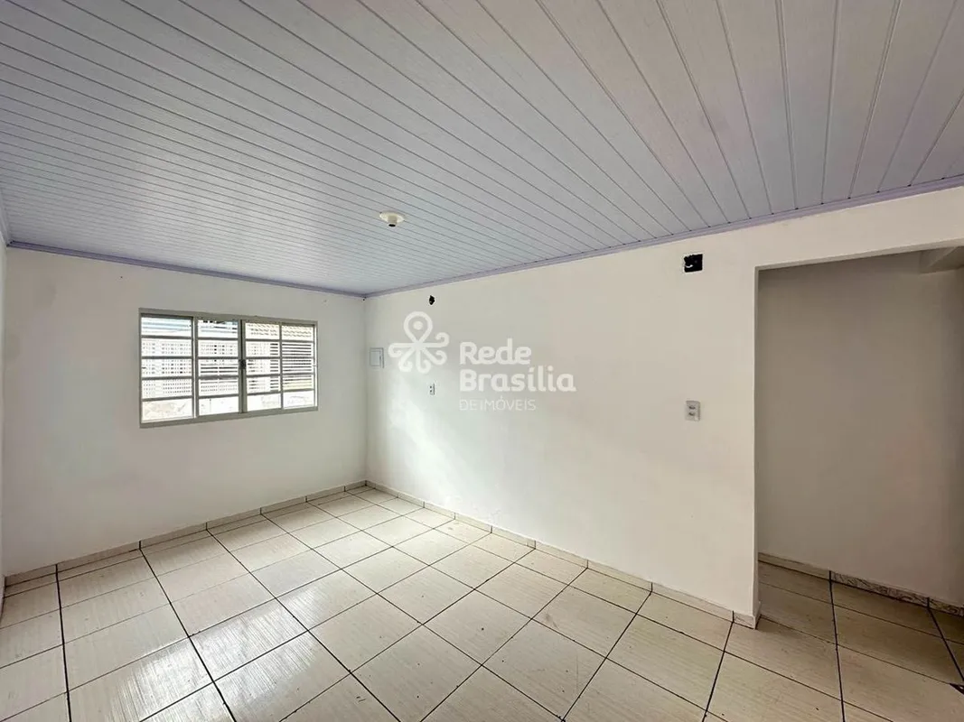 TH35278 - Qnl 17 Taguatinga, Casa Frente 03 quartos, 100m². Agende sua visita! I...