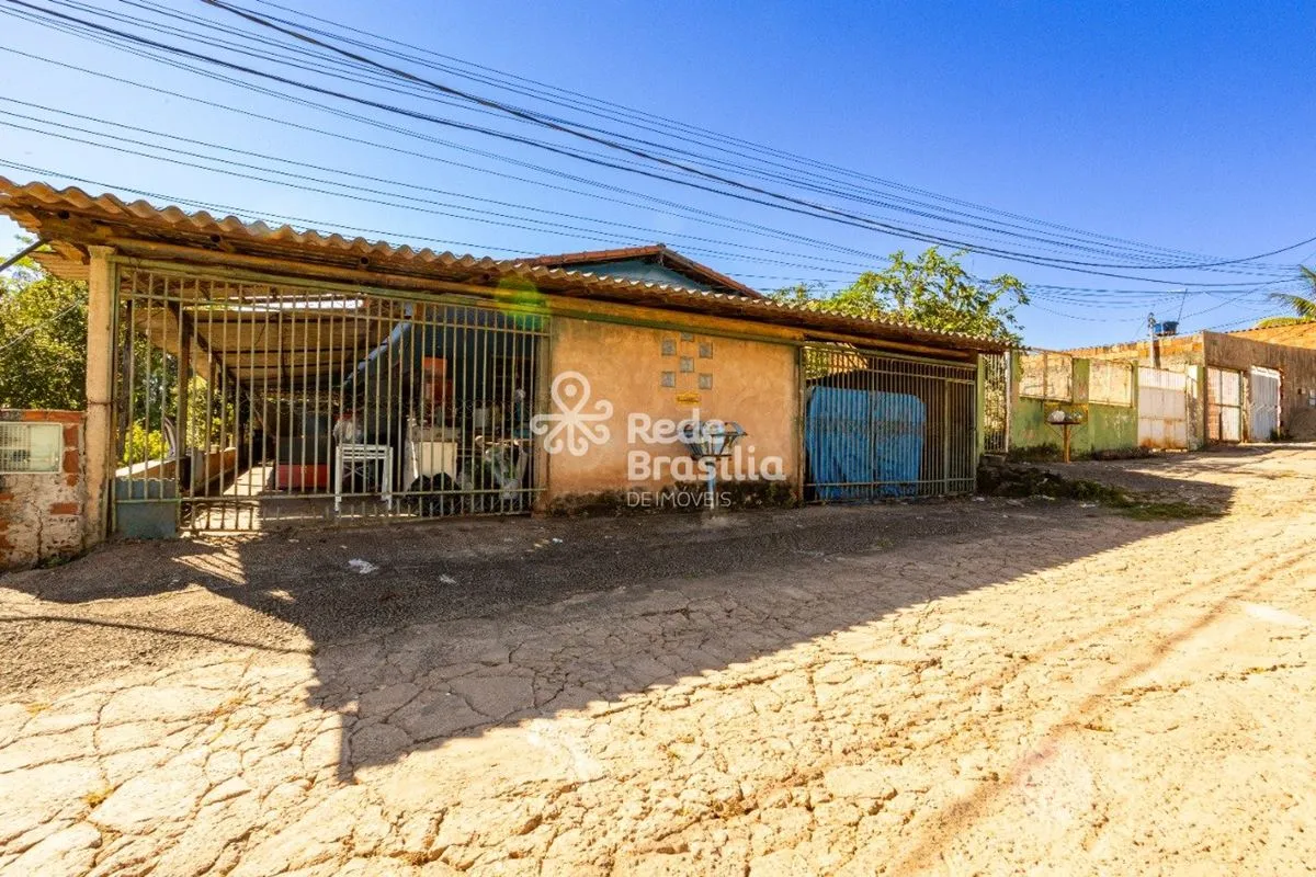 O imóvel possui área total de 931,67 m², conforme instrumento particular de cess...