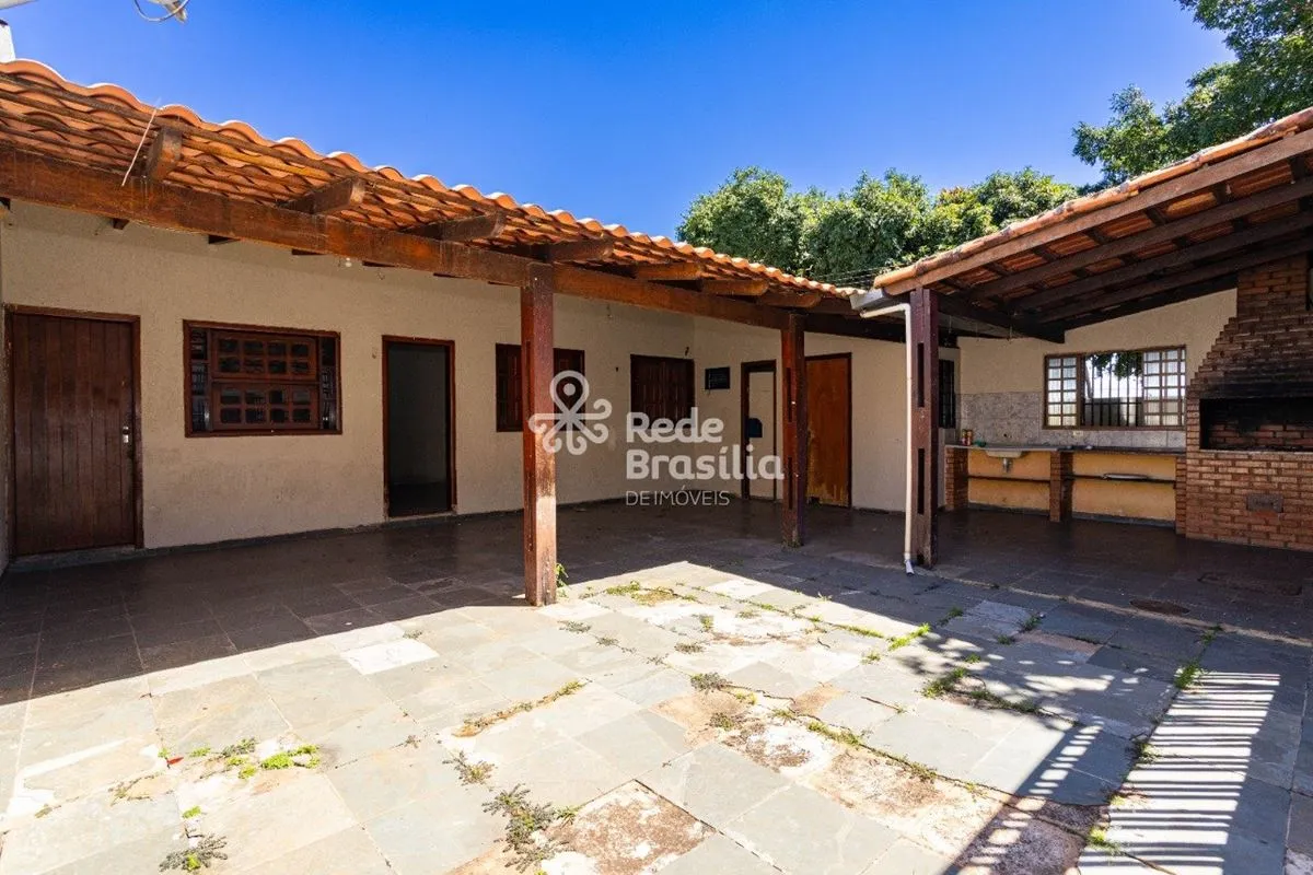 QN 1 | Casa Térrea 3 Quartos - com 2 Banheiro sociais - e 2 Vagas de Garagem - R...