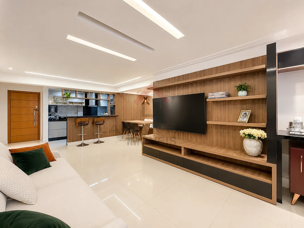Apartamento totalmente reformado, nascente e com localização excepcional em Água...