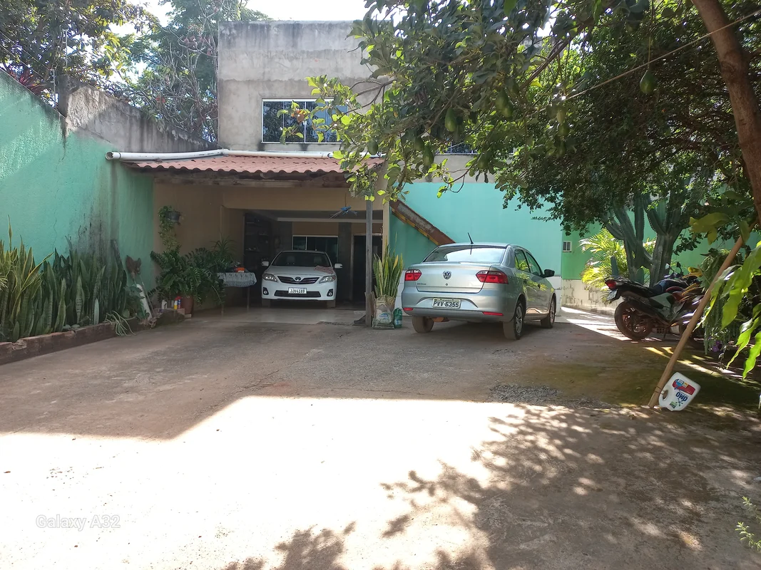 ÓTIMA CASA LOCALIZADA NO CONDOMÍNIO ITAIPÚ - QUADRA 80.ACEITA-SE CARRO COMO PART...