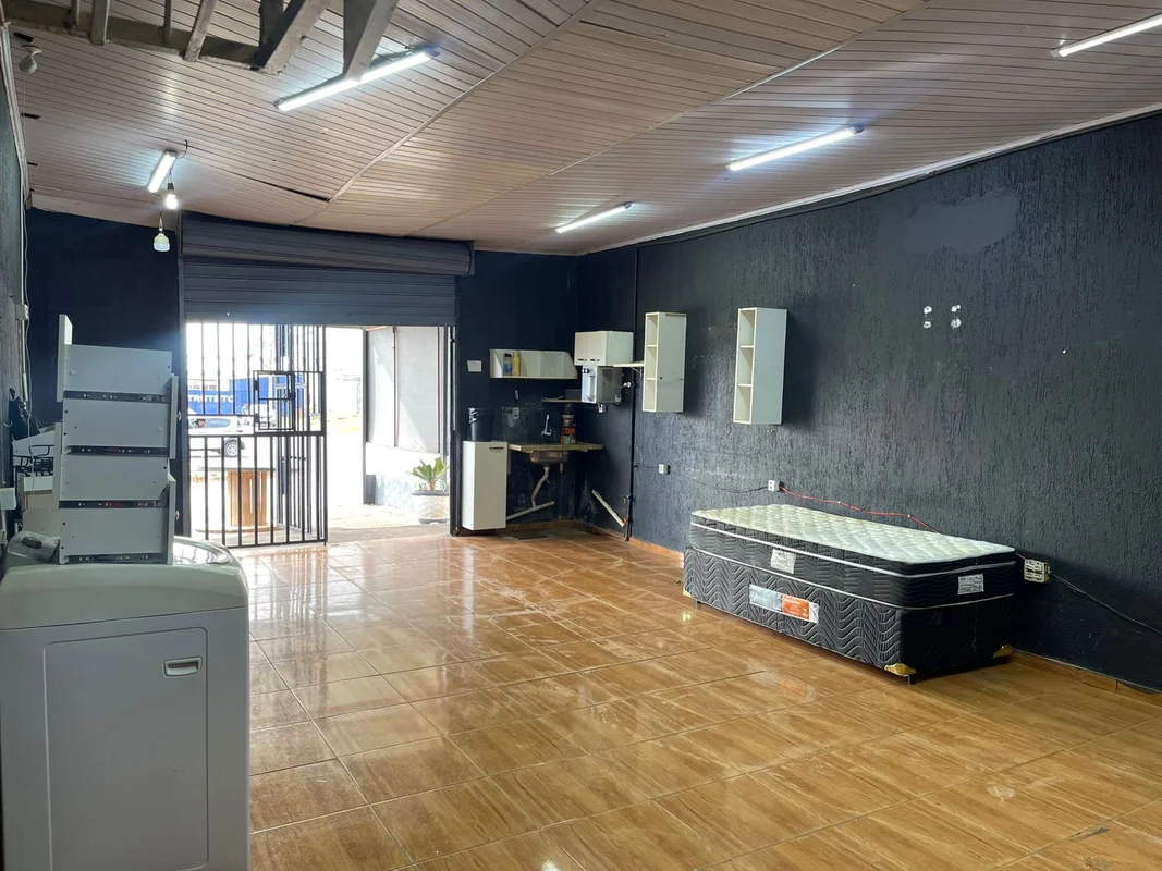 QS 110, Conjunto 8, Lote 2 | 1 BanheiroLoja comercial ampla e bem localizada em ...