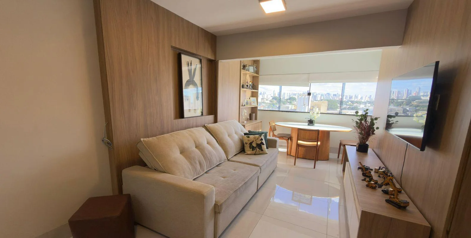 - 3 dormitórios (1 suíte) bem distribuídos para sua família- 76 m² de área útil ...