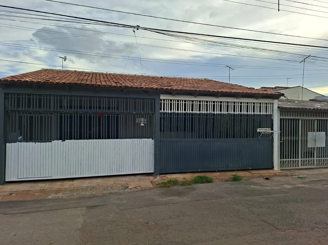 Linda casa na LAJE pé direito alto com sanca e luminárias no teto 2 quartos Suít...