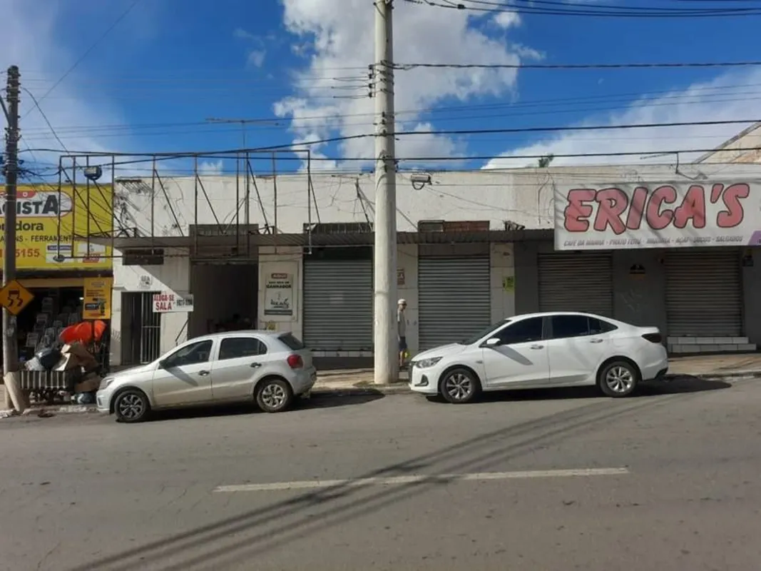 Aluga-se 02 salas comerciais, ambas com 1 banheiro, localizadas na Avenida Fued ...