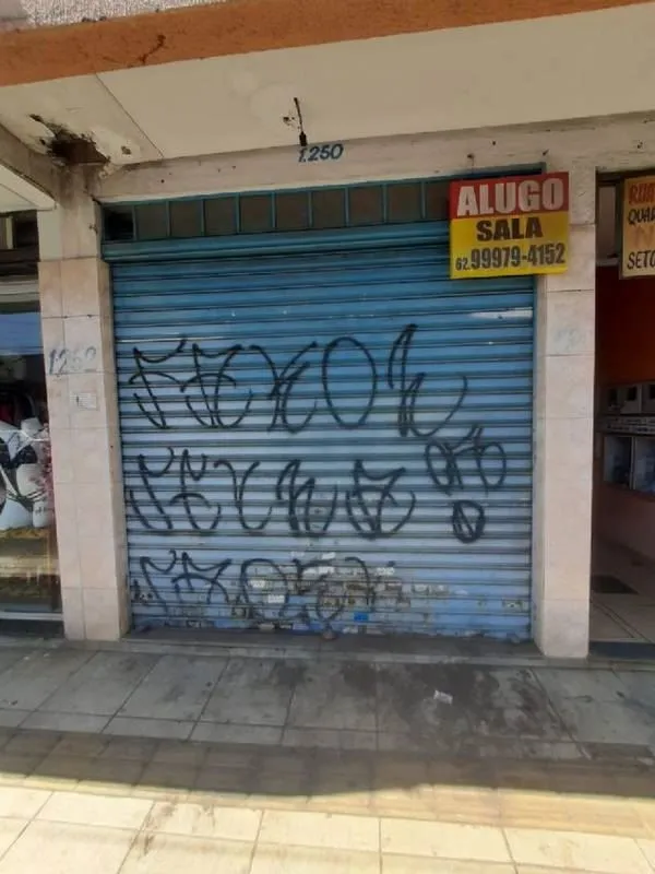 Aluga-se sala comercial bem localizada, com banheiro na Região de Campinas.Valor...