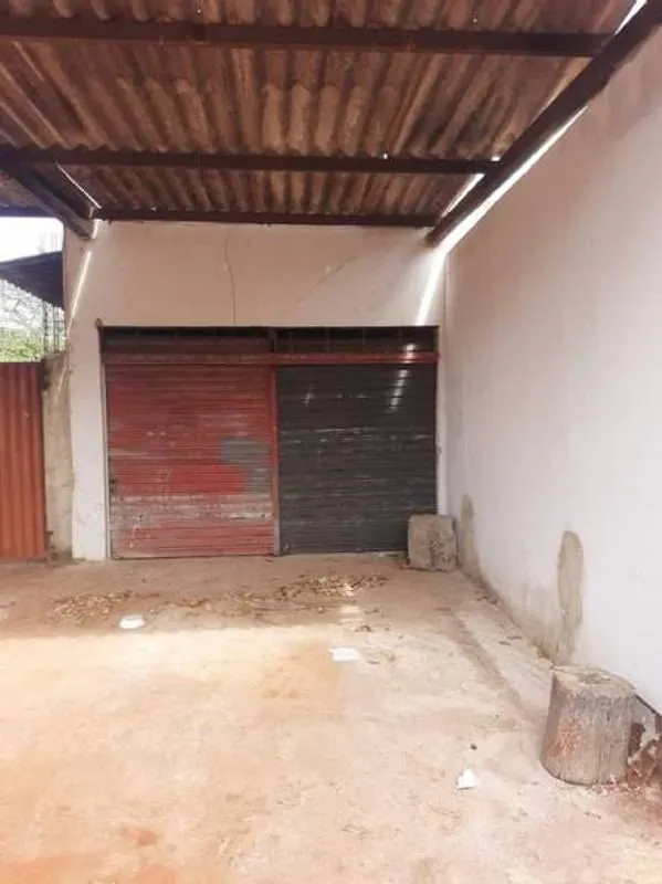 Aluga-se excelente sala comercial com 50m², na Avenida Hilário Sebastião Figueir...