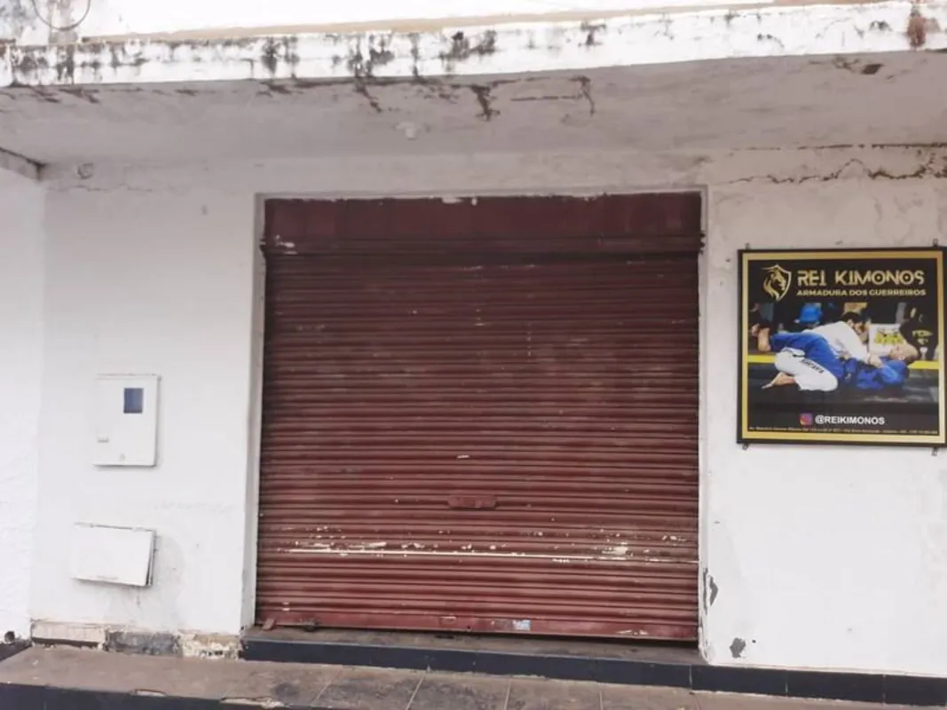 Aluga-se sala comercial de 95 m² com banheiro e cozinha.Ótima localização, próxi...