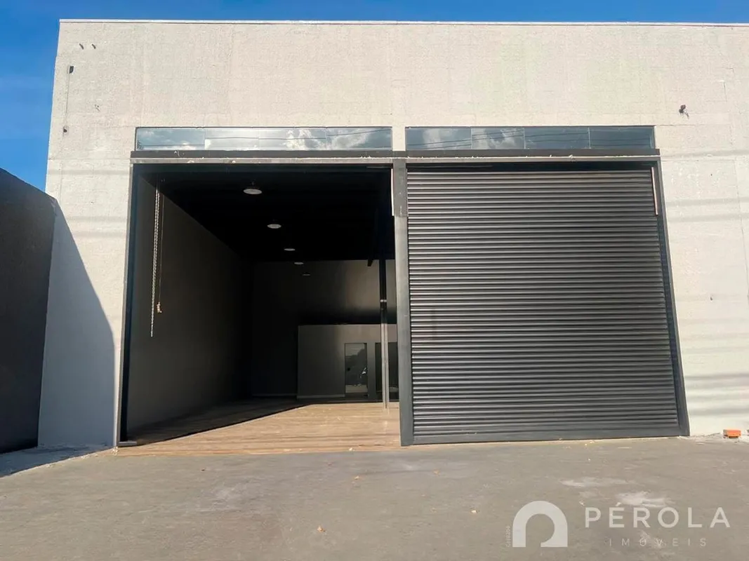 Galpão com 100m², amplo salão com copa e um banheiro. Estacionamento rotativo. L...