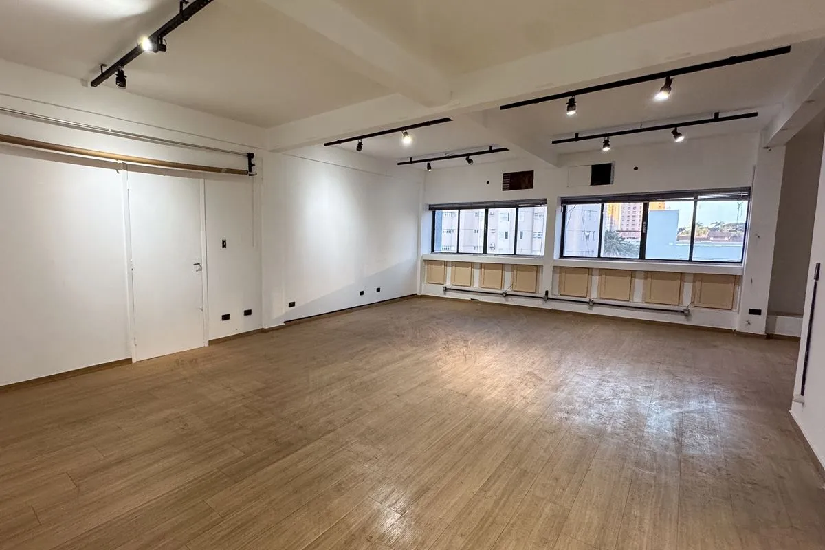 Sala comercial com 52,57 mÂ², localizada em uma das avenidas mais valorizadas e ...