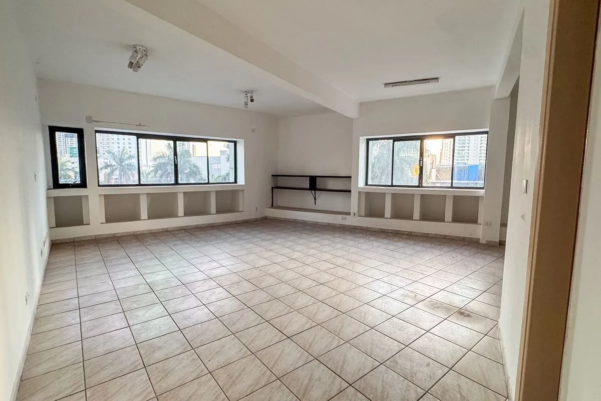 Sala comercial com 49,47 mÂ², localizada em uma das avenidas mais valorizadas e ...