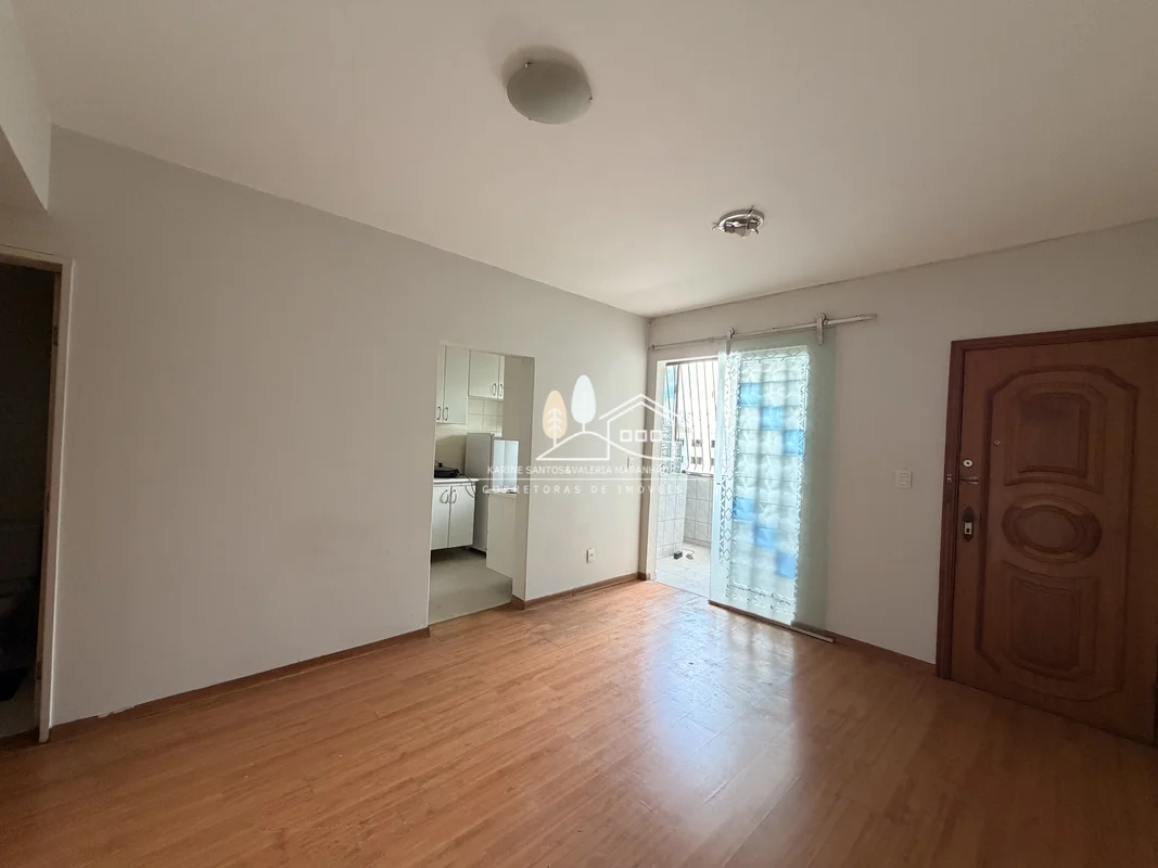 A descrição do imóvel era essa aqui: QE 2 Lucio Costa | Apartamento Vazado 2 Qua...