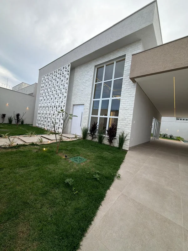 Casa de Alto Padrão com Quintal Amplo e Lazer Completo – 4 Suítes PlenasSe você ...