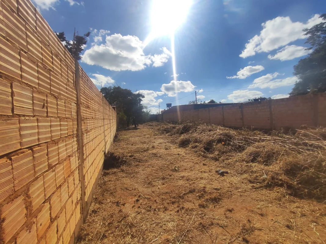 - Lote Comercial 470 M2 26 Setembro,Lote todo murado com portão - Rua 04 lado de...