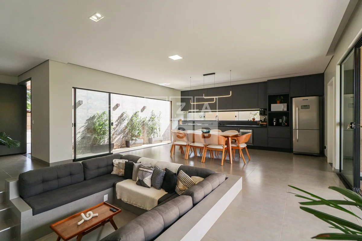 Casa nova com projeto moderno e sofisticado, pensada para oferecer conforto, fun...