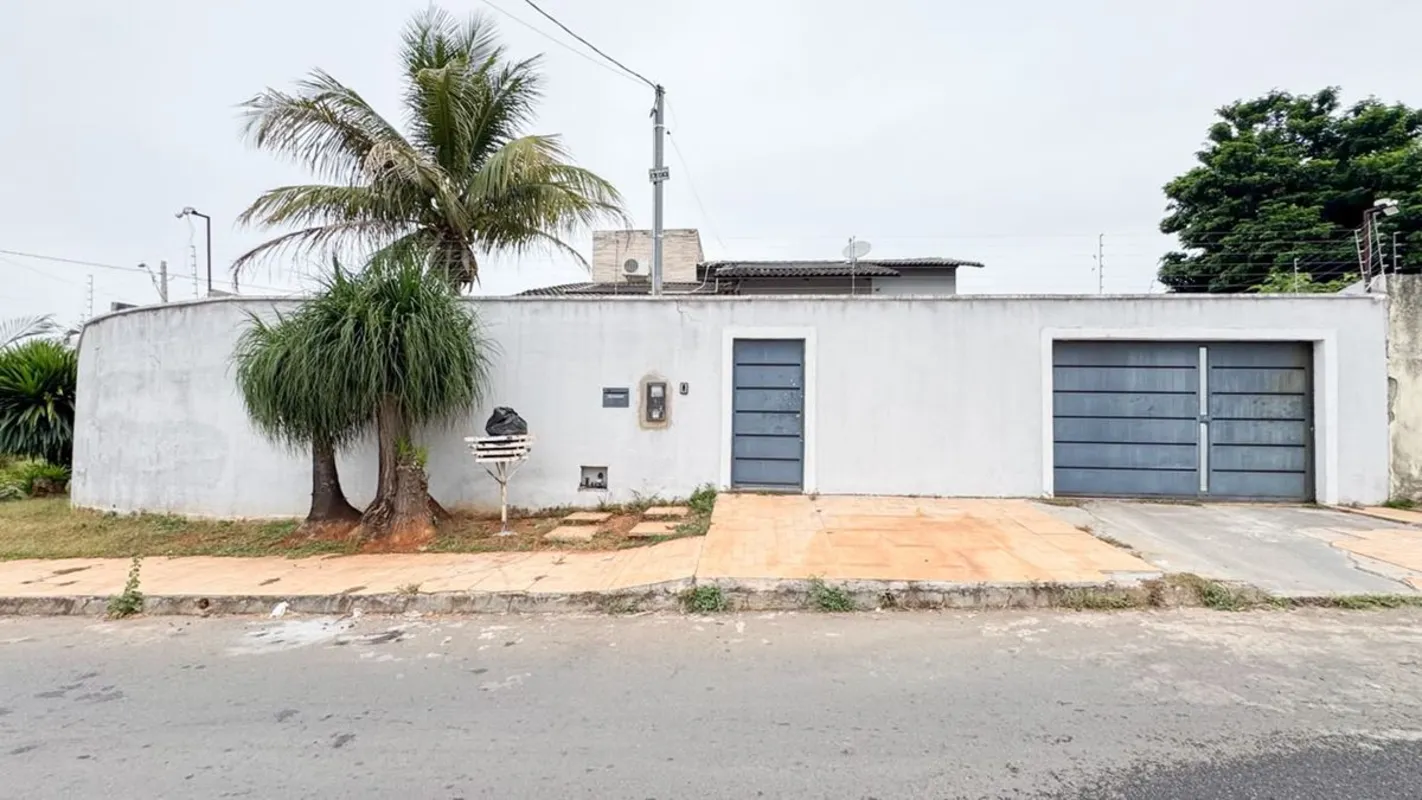 Excelente casa em lote de esquina, projetada para oferecer praticidade, seguranÃ...
