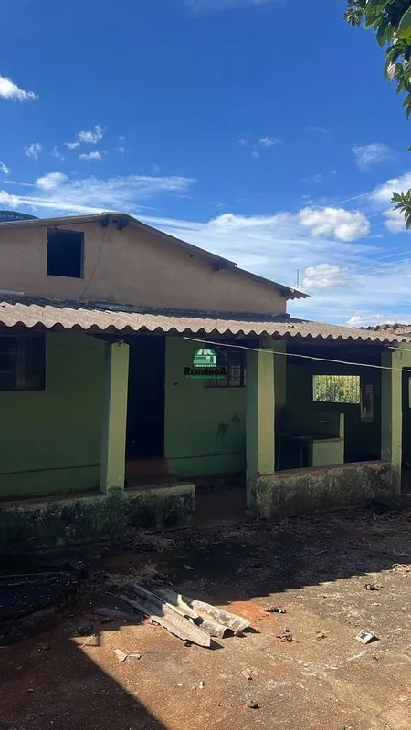 Casa com 2 quartosSala amplaCozinhaBanheiro socialÁrea nos fundosQuintal espaços...