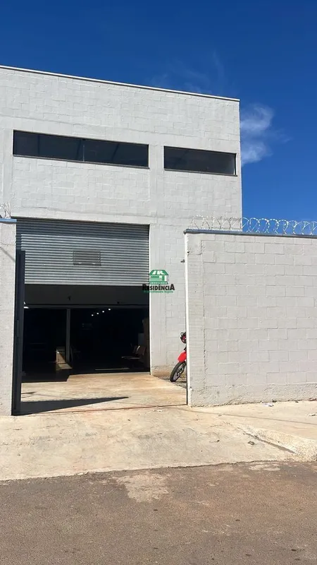 Terreno de 300 m² (10x30)Galpão com 420 m² de construçãoParte térrea com 250 m²P...