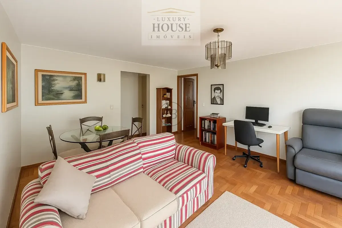 Explore o conforto e praticidade de um apartamento bem localizado na SQN 313, AS...