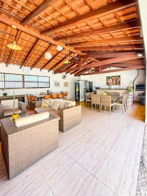  POTENCIAL DE RETROFIT NA QI 29 – LAGO SULUma residência encantadora, com arquit...