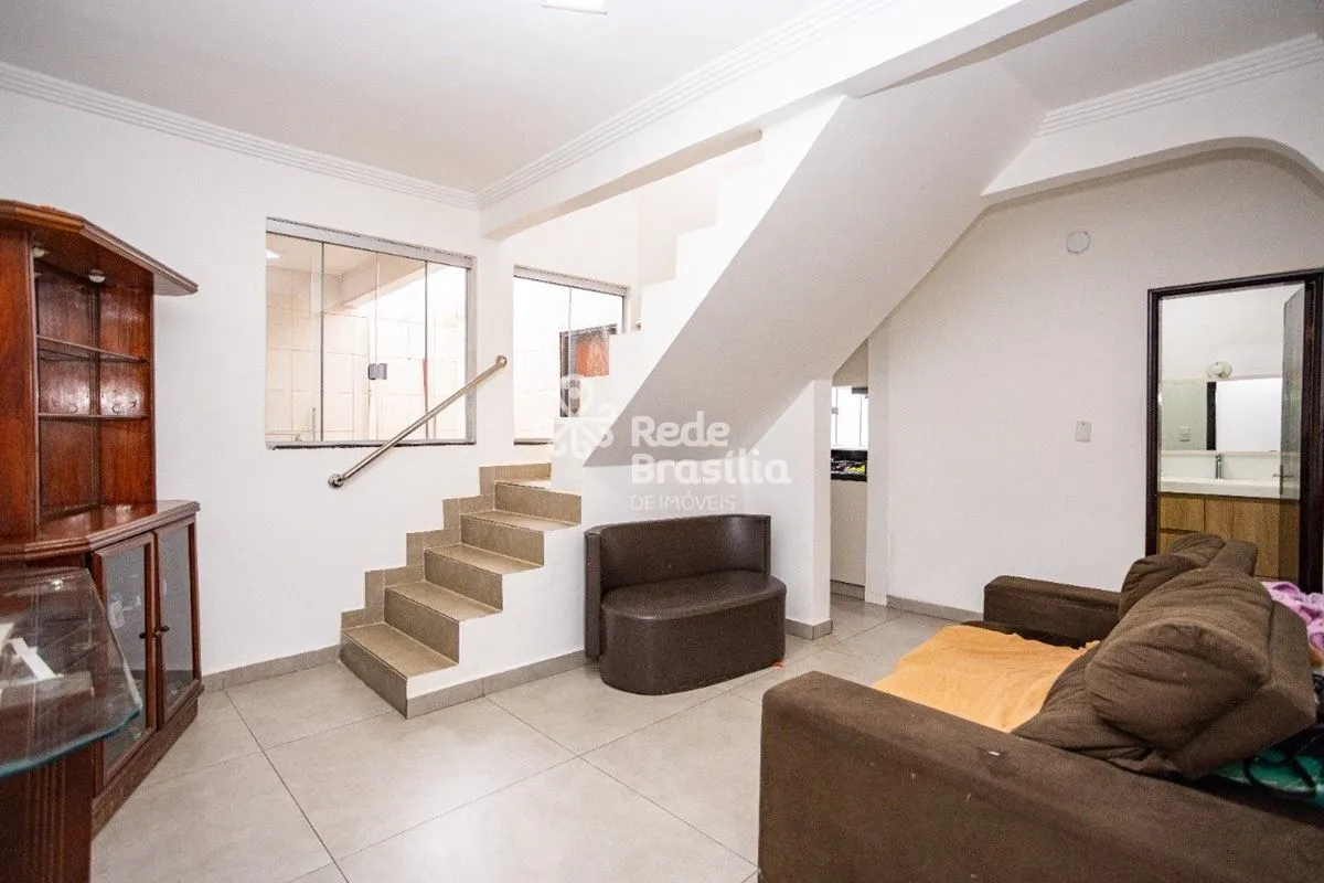 QE 38 - Sobrado Reformado de Excelente Padrão de acabamento - 4 quartos - 3 suít...
