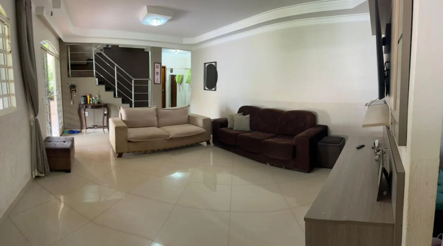  Casa sobrado localizada no Condomínio Paraíso, na SHA Conjunto 1 Chacará 58B, A...