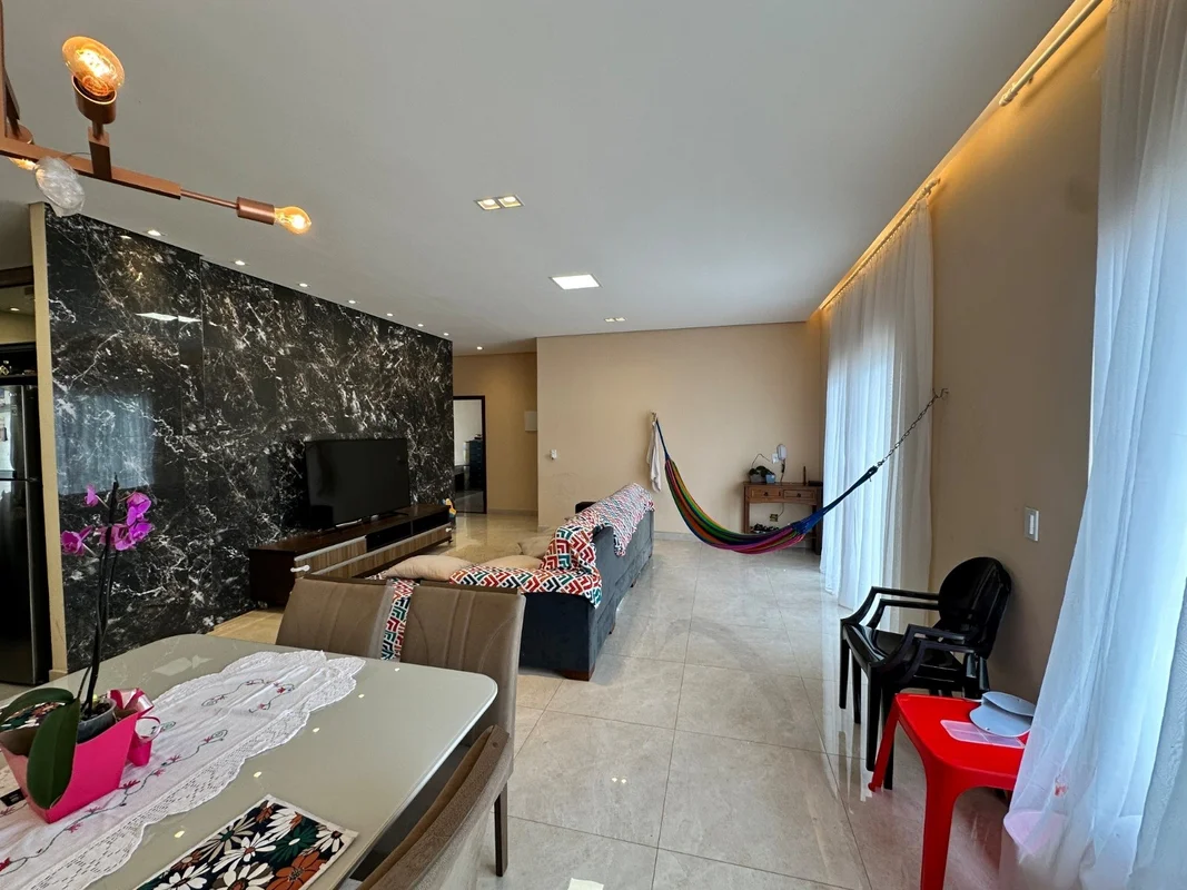 Descubra uma casa charmosa no Condomínio em Ponte Alta Norte, bairro Ponte Alta,...