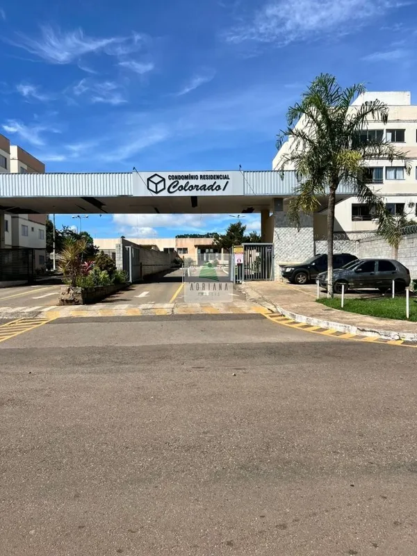 2 quartos, sala, varanda , banheiro social , cozinha com armários, área de servi...