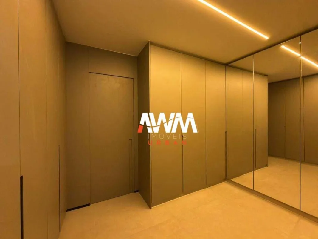 Apartamento 260 m2, Hall Social Privativo,4 suites sendo 1 Suíte Master com Clos...