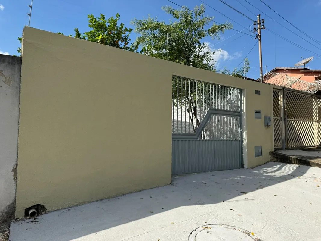  Avenida V 0001, no bairro Cidade Vera Cruz, em Aparecida de Goiânia. Esta casa ...