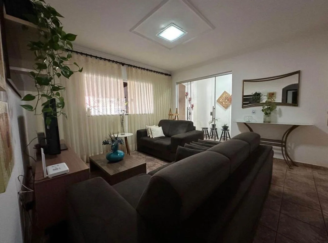 Qd 300 Recanto da Emas ,, vendemos uma casa em uma excelente localização, próxim...