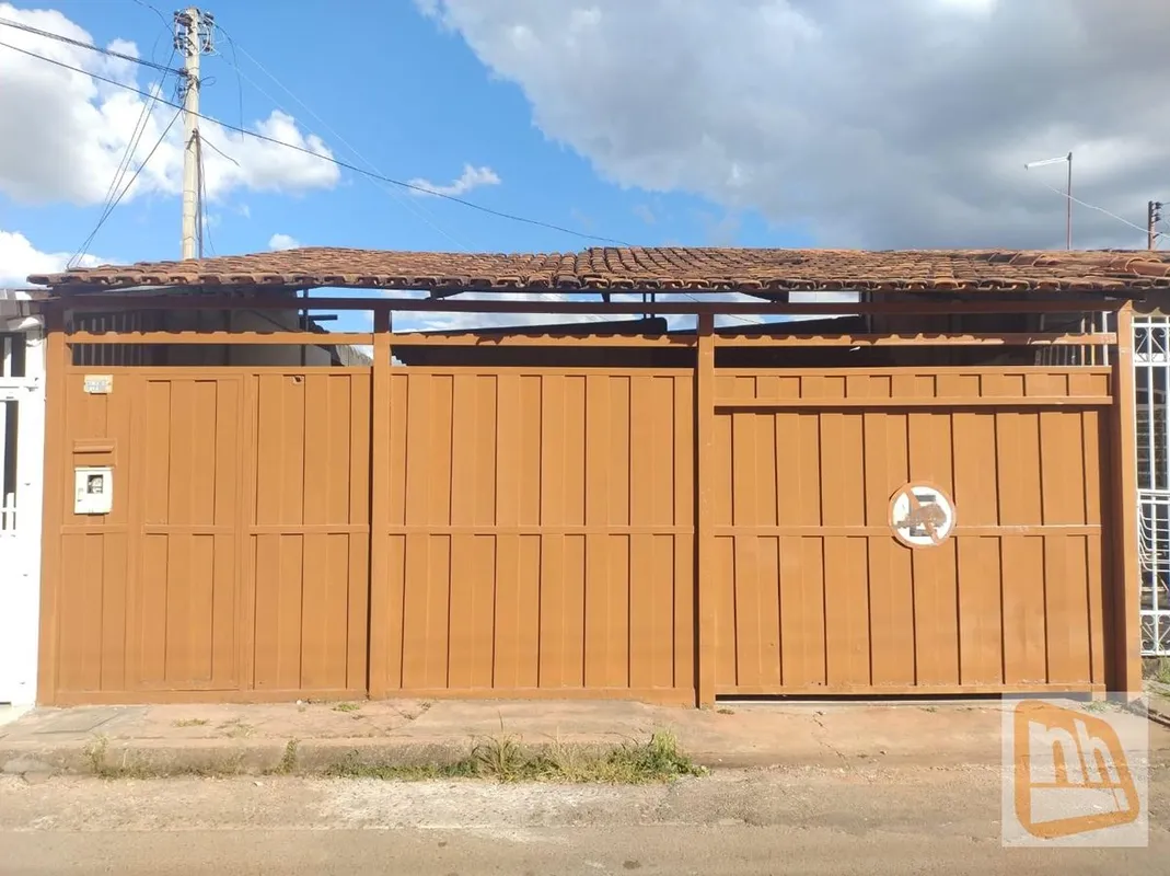 CASA SOZINHA NO LOTE PARA LOCAÇÃOImóvel ideal para quem busca praticidade, confo...