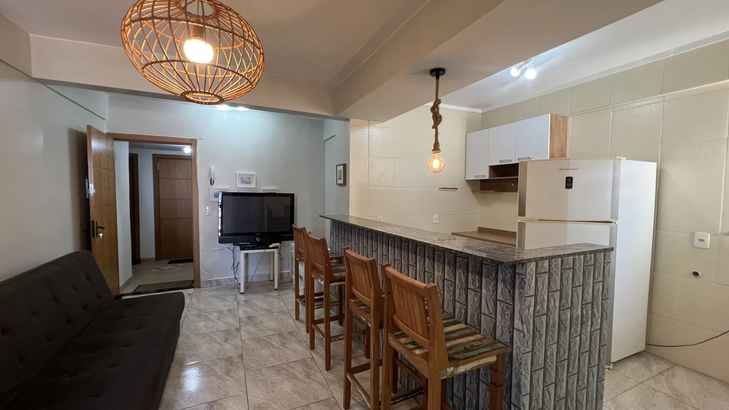Comercial quadra 13 próximo a parada de ônibus e setor de indústria. Apartamento...