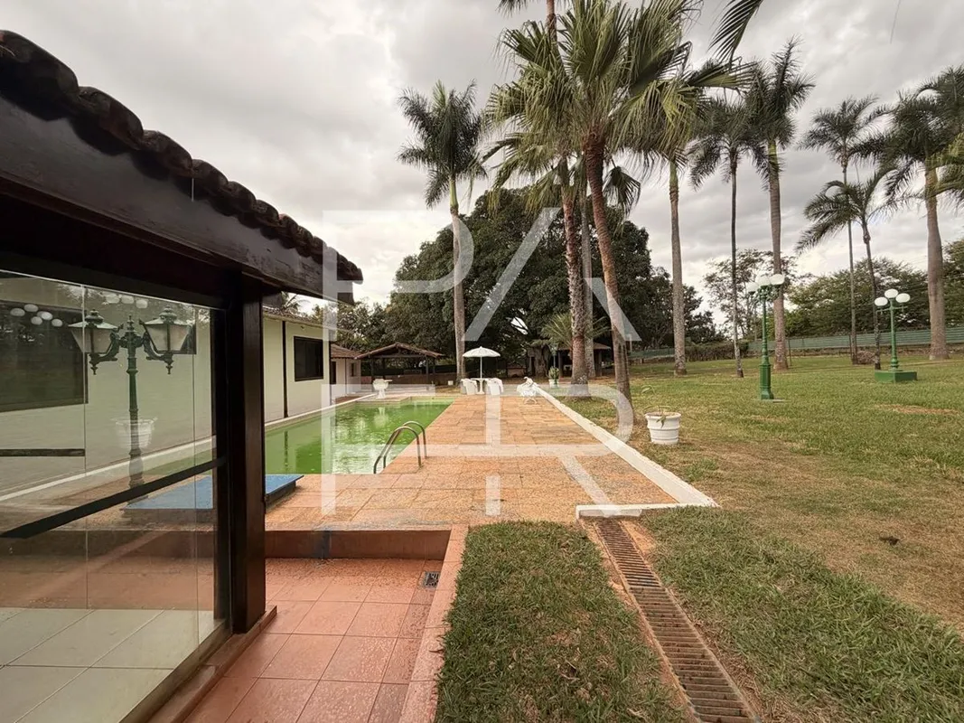 Exelente oportunidade para retrofit no Lago Sul!Localizada na QI 27, em terreno ...