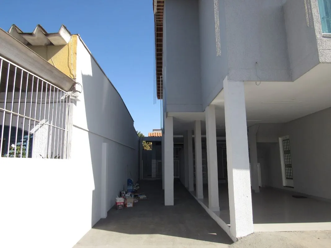 Linda casa com (03) quartos, (01) sala, (01) banheiro, (01) cozinha, (01) área d...
