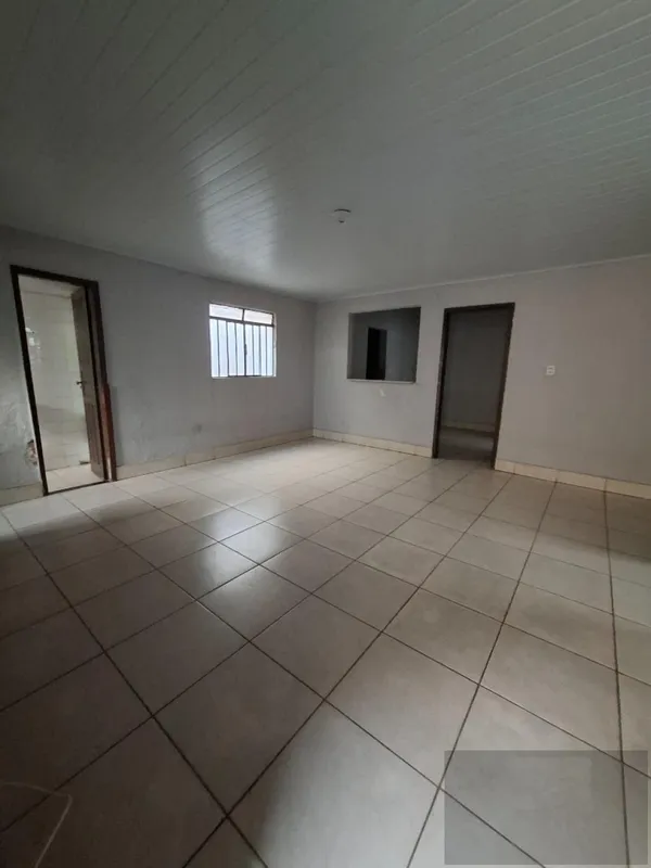 Imóvel versátil, ideal para uso residencial ou comercial, com excelente distribu...