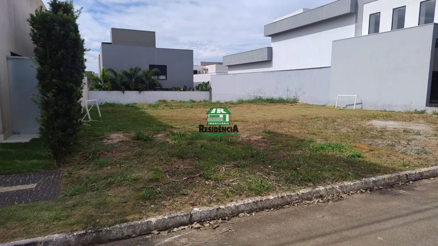  Área total de 420 m² Em frente ao parque linear do condomínio Sem casas em fren...
