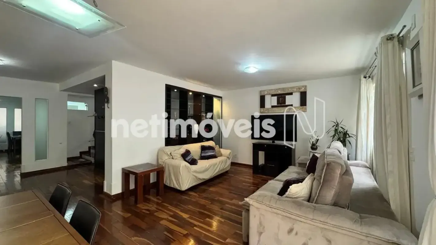 Morar em uma casa na Asa Sul é um privilégio cada vez mais raro. Na SHIGS 706 Su...